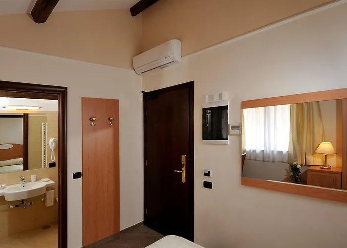 Tiburtina Metro Hotel 3*